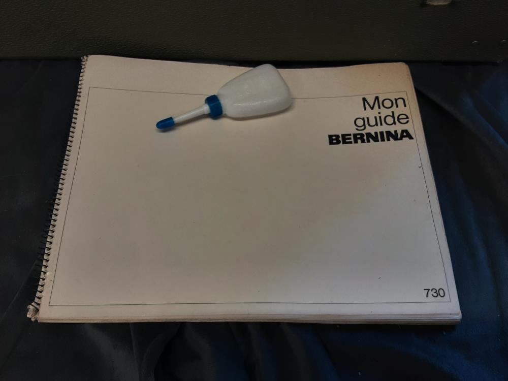 MACHINE A COUDRE BERNINA MALETTE VERTE