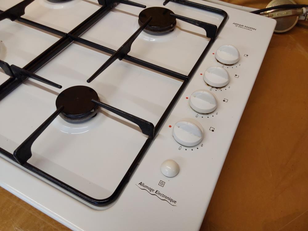 PLAQUE DE GAZ ARTHUR MARTIN (THUYAU GAZ A CHANGER)