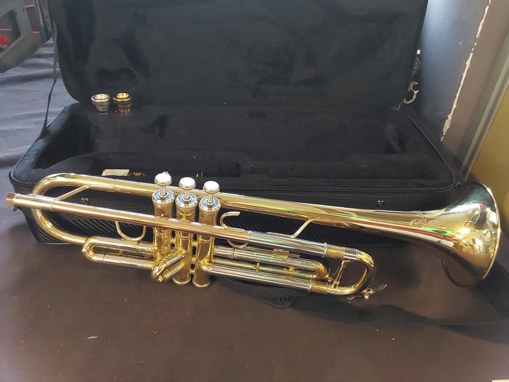 TROMPETTE BACH MODELE TR650 DANS SON COFFRET AVEC 3 EMBOUTS