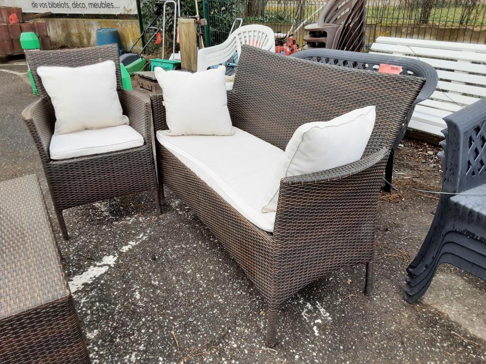 SALON DE JARDIN 1BANQUETTE 2 FAUTEUILS+ TABLE BASSE AVEC COUSSINS