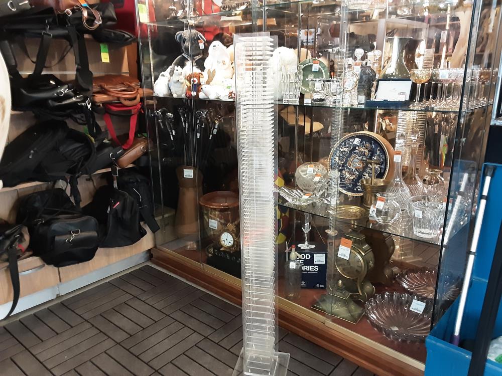 RANGE CD EN PLEXIGLAS