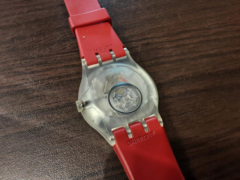 MONTRE SWATCH BRACELET ROUGE