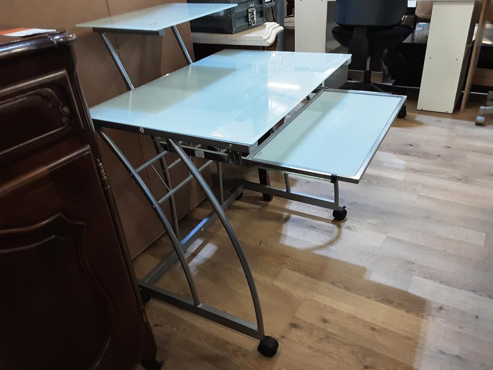 BUREAU METAL AVEC 3 PLATEAUX EN VERRE
