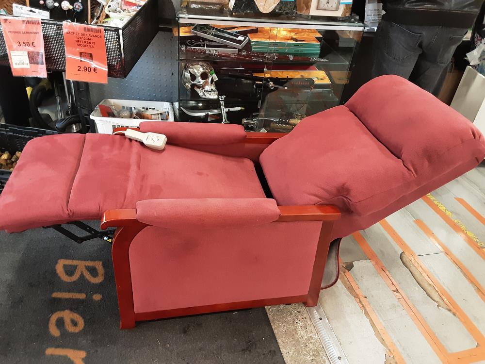 FAUTEUIL RELEVEUR ELECTRIQUE TISSU ROUGE