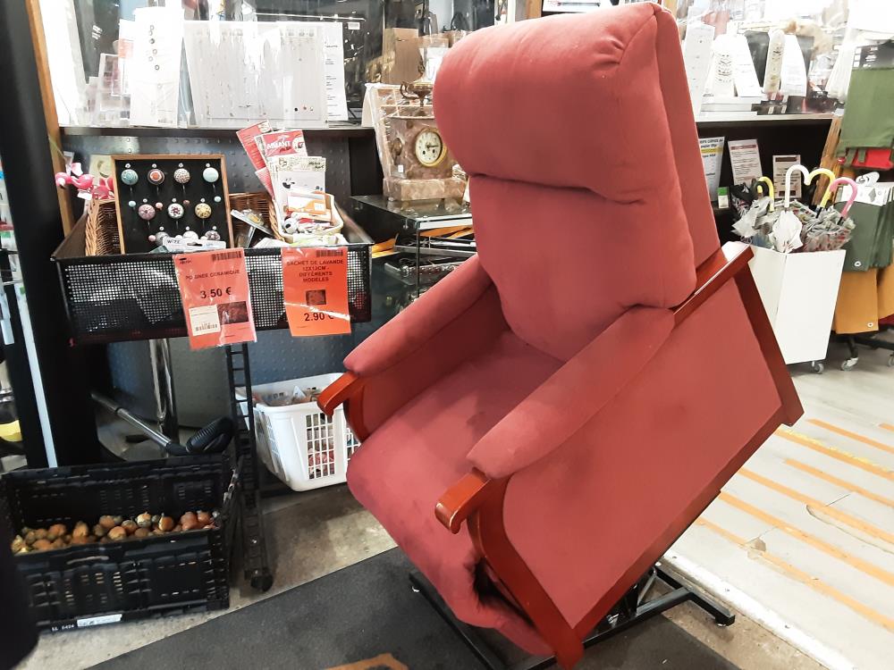 FAUTEUIL RELEVEUR ELECTRIQUE TISSU ROUGE