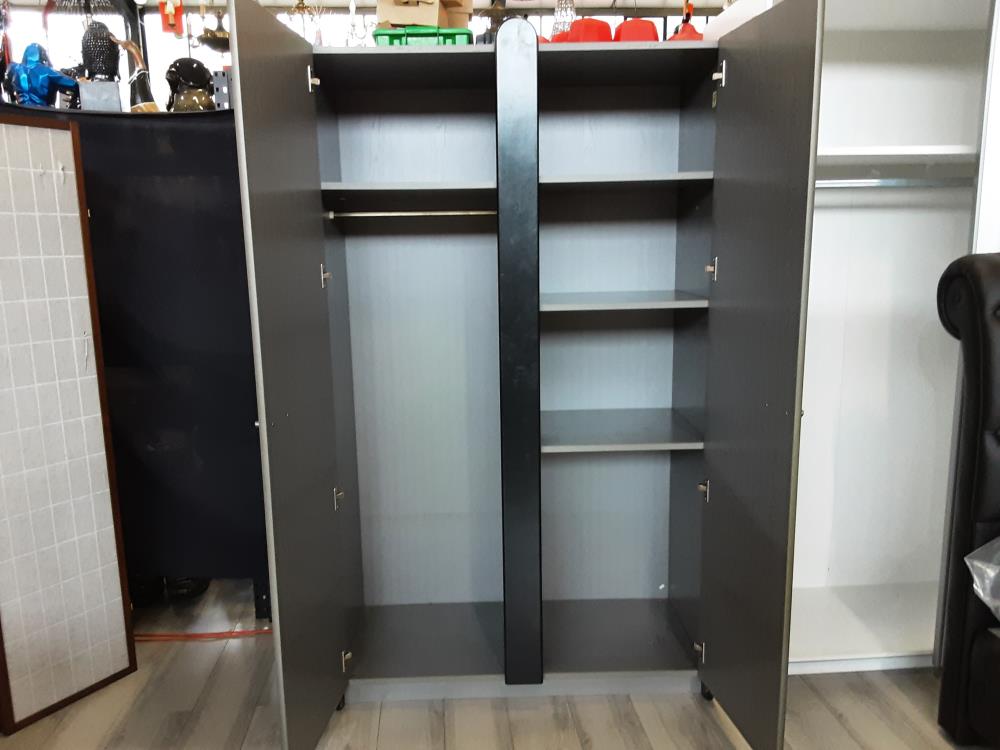 ARMOIRE 2 PORTES NOIRE ET GRISE