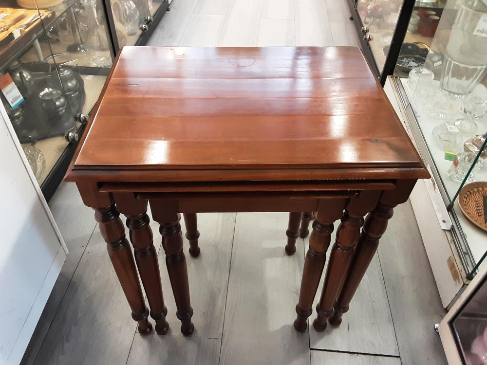 LOT DE 3 TABLES BASSES GIGOGNE BOIS