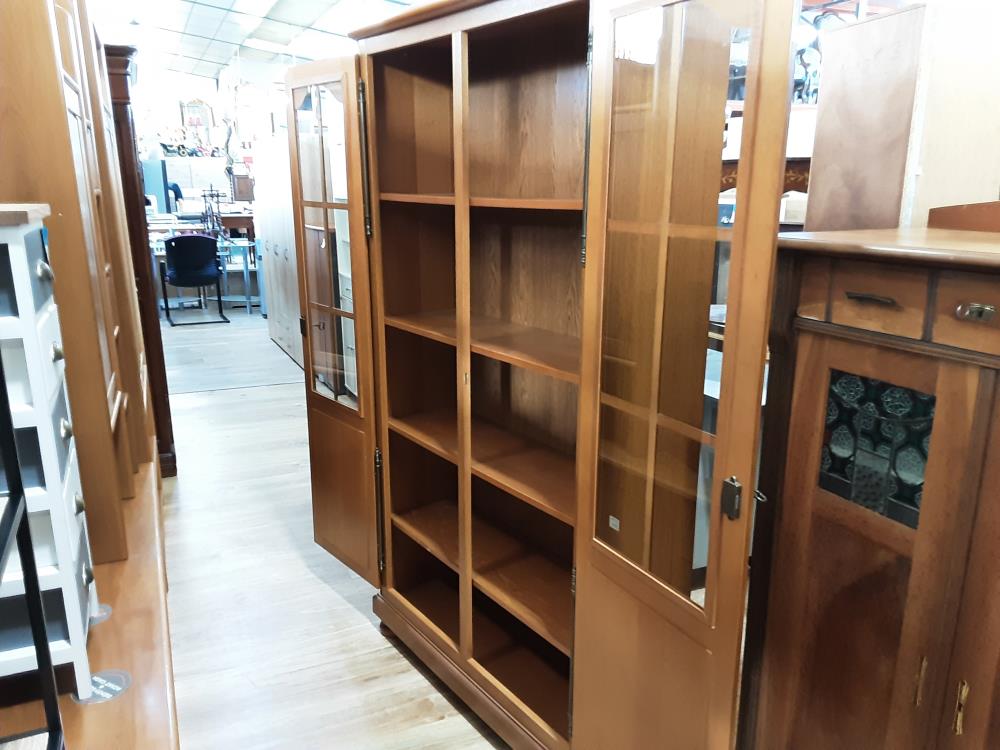 VITRINE EN CHÊNE 2 PORTES VITRÉES