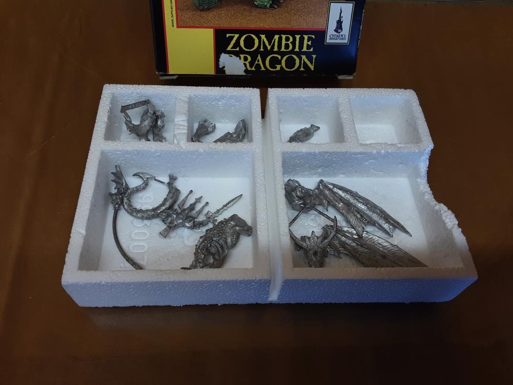 MINIATURE WARHAMMER ZOMBIE DRAGON