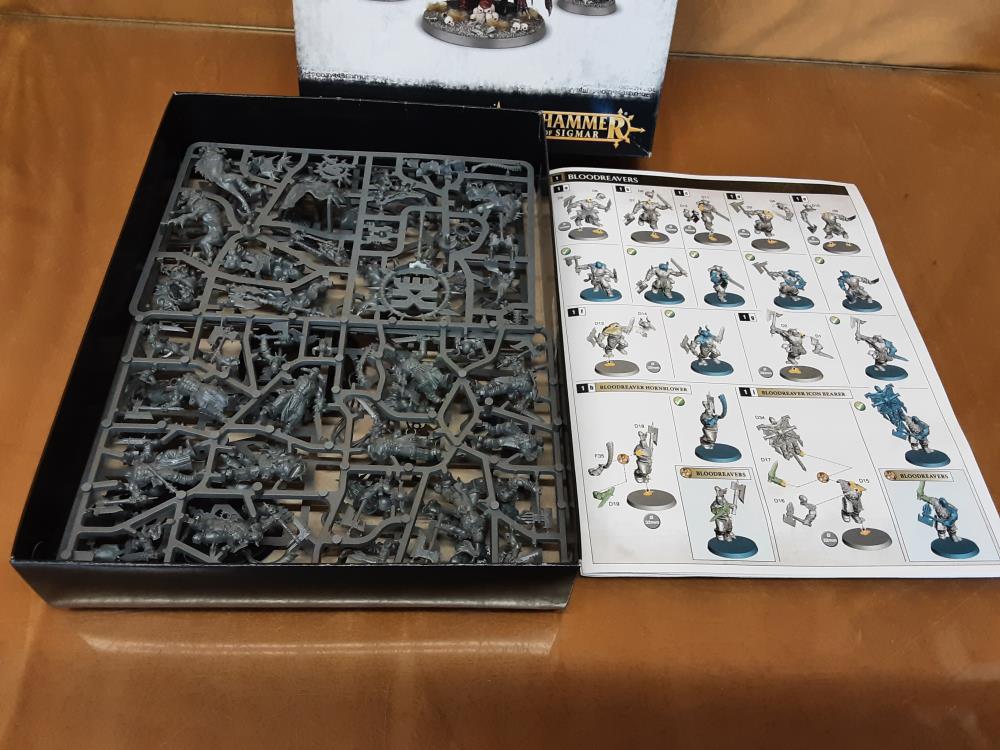 MINIATURES WARHAMMER KHORNE BLOODBOUND