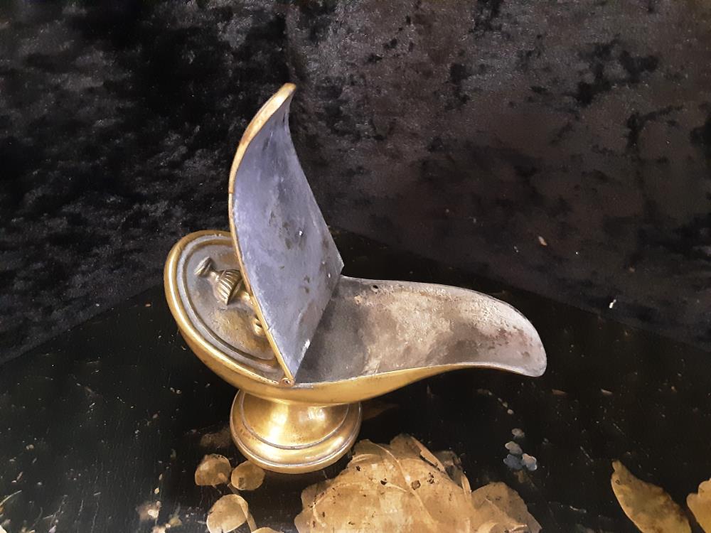 CENDRIER FORME DE LAMPE EN BRONZE SUR PIED