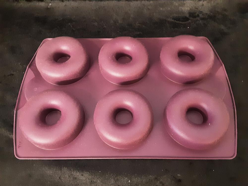 MOULE EN SILICONE RECT. TUPPERWARE JAMAIS UTILISÉ - 6 DONUTS
