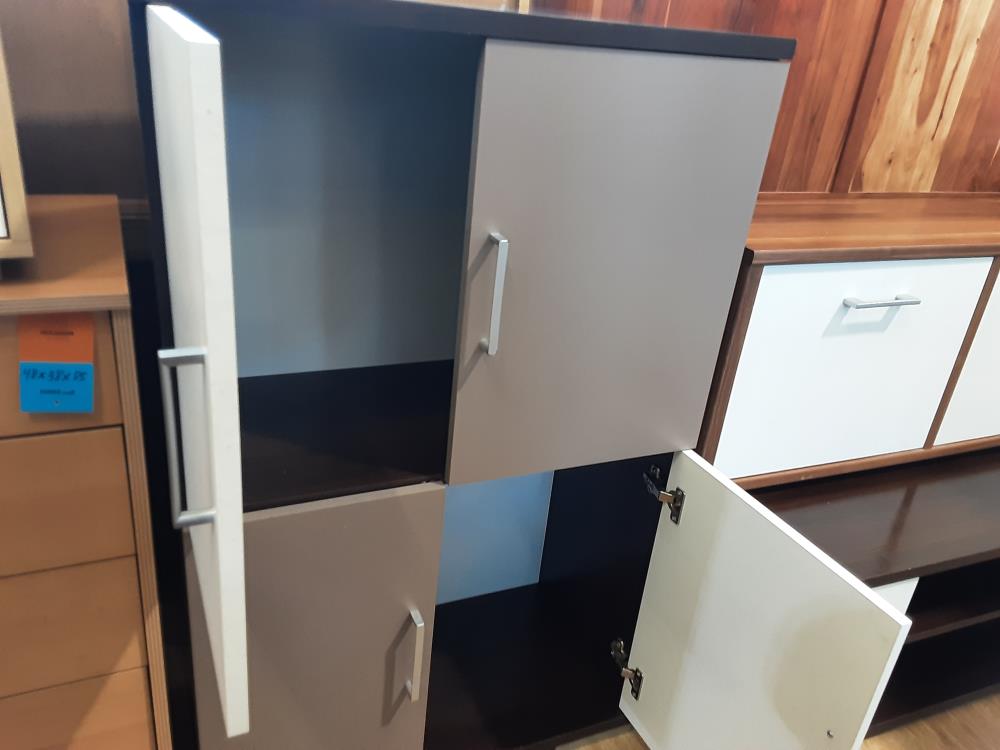 MEUBLE 4 PORTES COLORIS BRUN ET BLANC