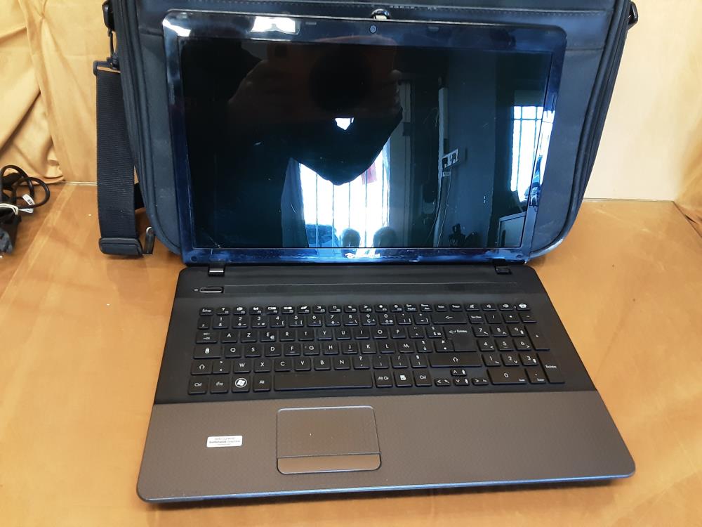 ORDINATEUR PORTABLE PACKARD BELL INTEL PENTIUM CPUB940 AVEC SACOCHE