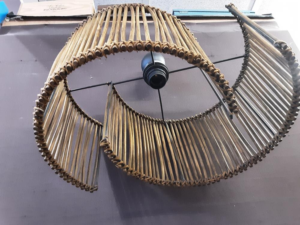 LUSTRE DEMI ROND EN OSIER