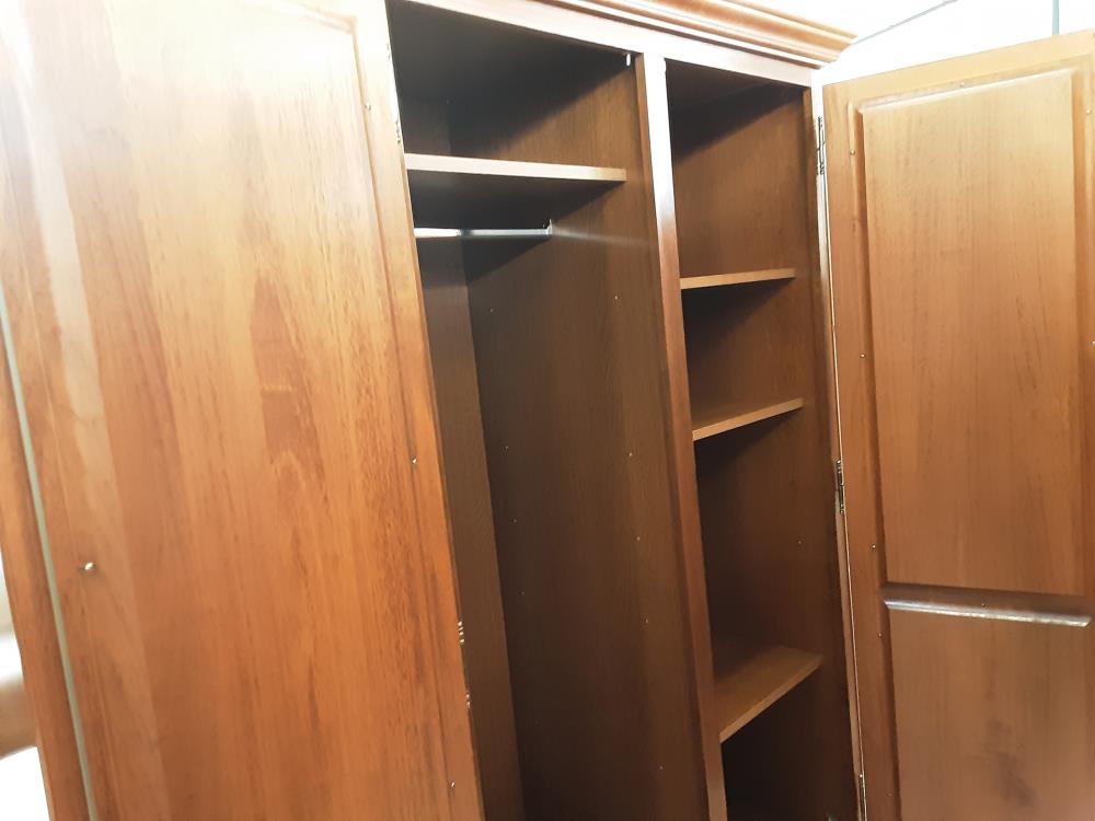 ARMOIRE 2 PORTES EN CHENE