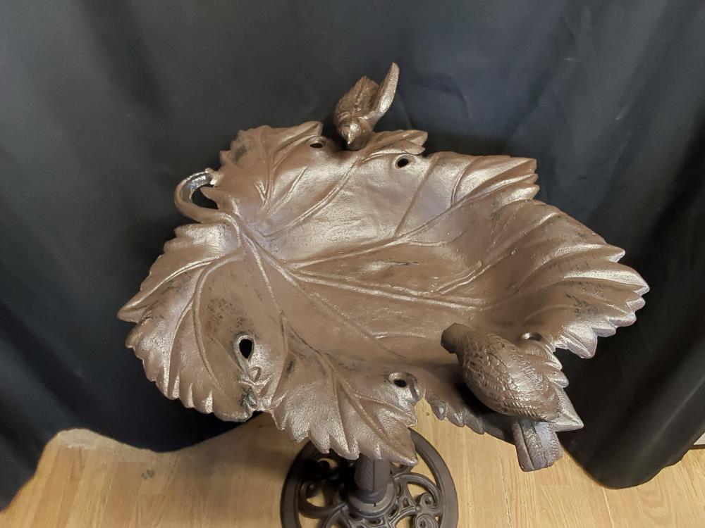 ABREUVOIR À OISEAUX EN FONTE COLORIS MARRON (SL-4-BR)