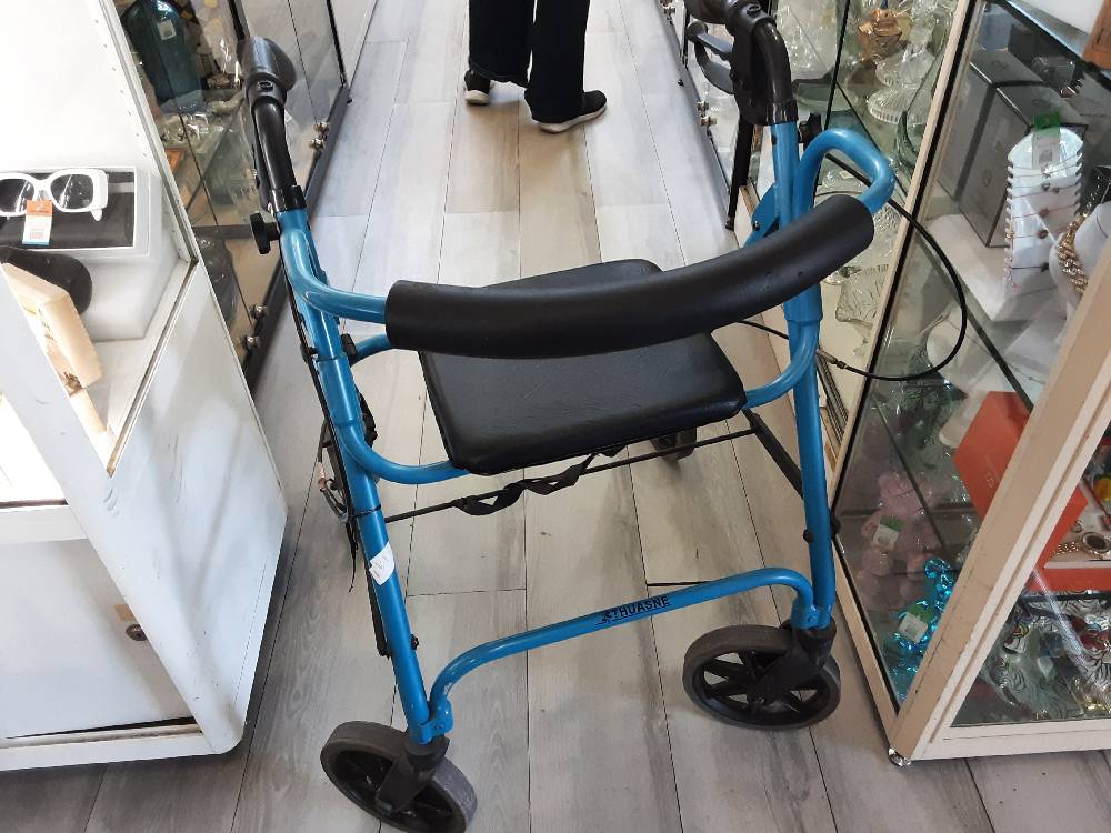 DEAMBULATEUR BLEU AVEC FREINS