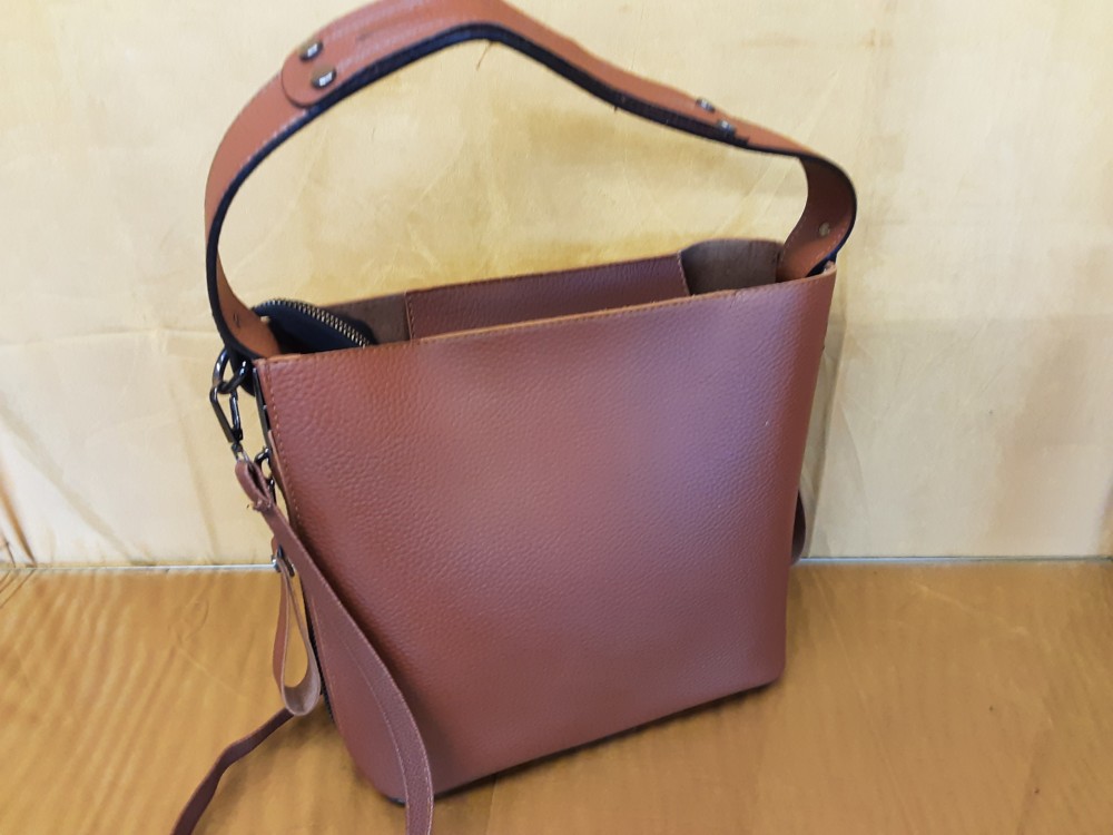 SAC A MAIN GUESS SIMILI CAMEL