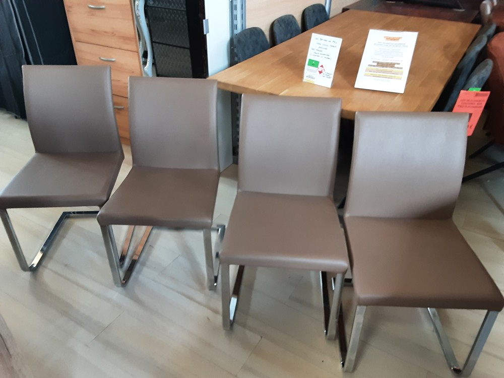 LOT DE 4 CHAISES SIMILI CUIR TAUPE PIED LUGE EN METAL CHROME