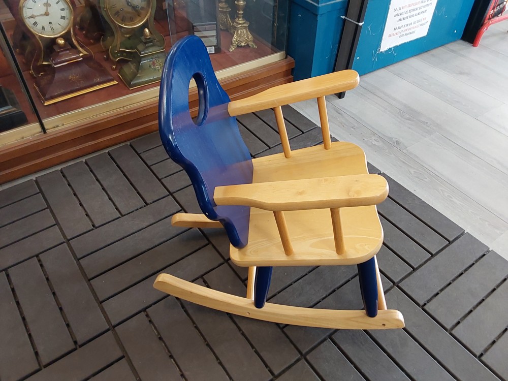 CHAISE A BASCULE POUR ENFANT EN BOIS BLEU