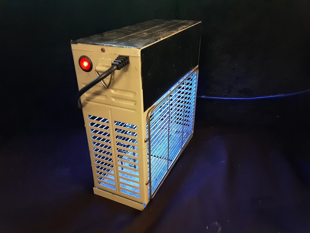 APPAREIL ELECTRIQUE LAMPE DESTRUCTEUR A INSECTES