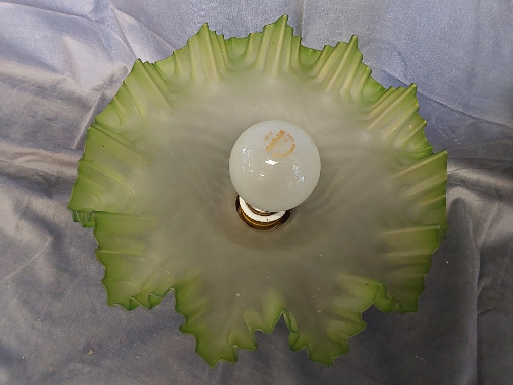 PLAFONNIER TULIPE VERTE EN VERRE