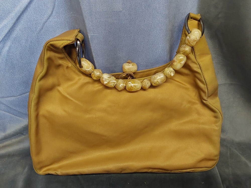SAC A MAIN CHRISTIAN DIOR REF RU0959 TISSU BEIGE NYLON SATINE POIGNEE PERLES FANTAISIES