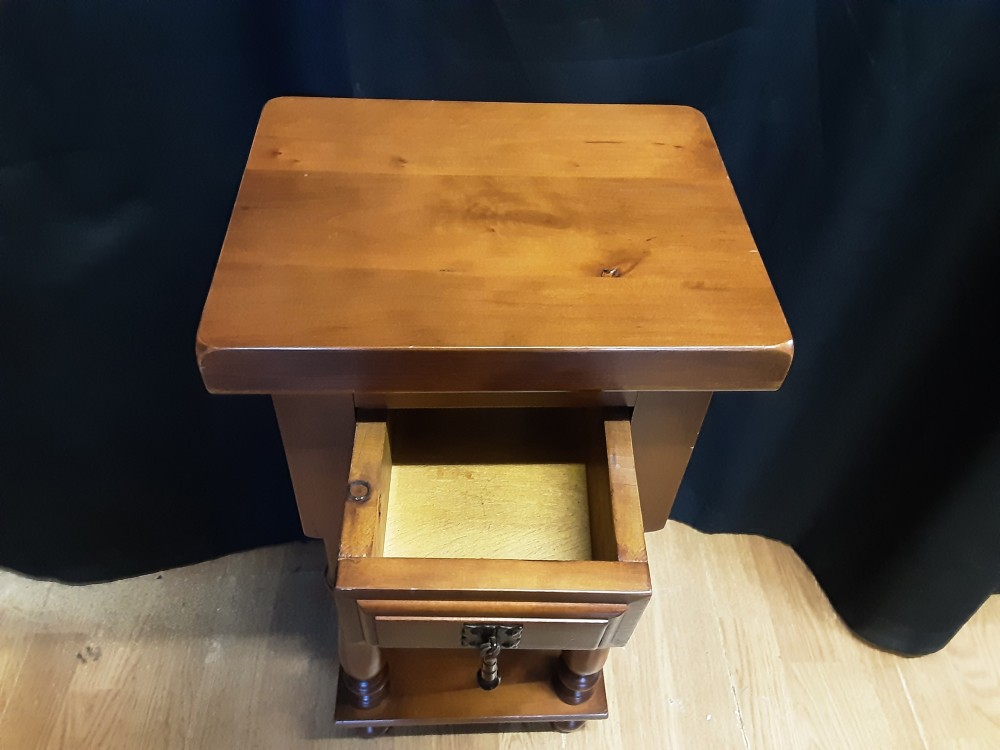 TABLE DE CHEVET EN BOIS 1 TIROIR
