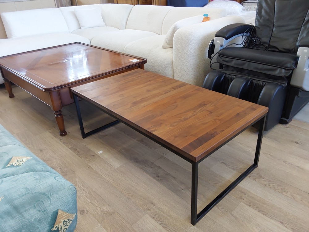 TABLE BASSE PLATEAU EN BOIS PIEDS METAL NOIRS