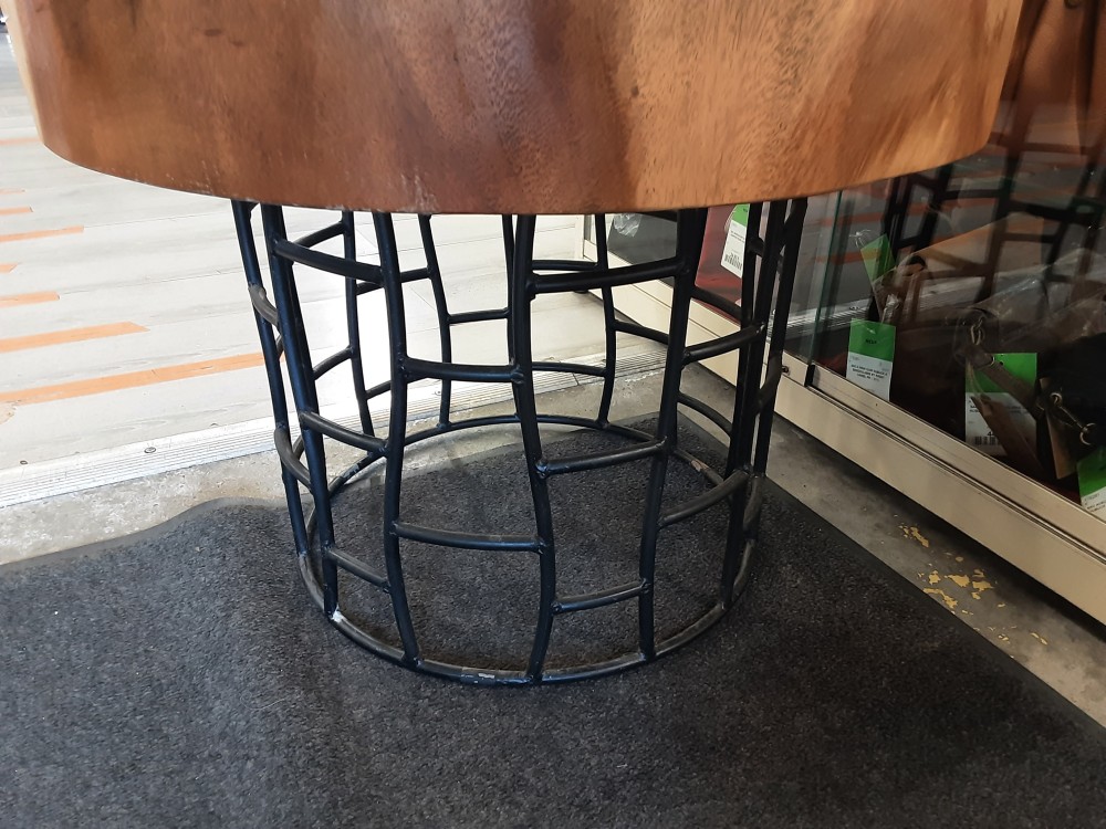 TABLE BASSE PIED ROND AJOURÉ METAL PLATEAU BOIS
