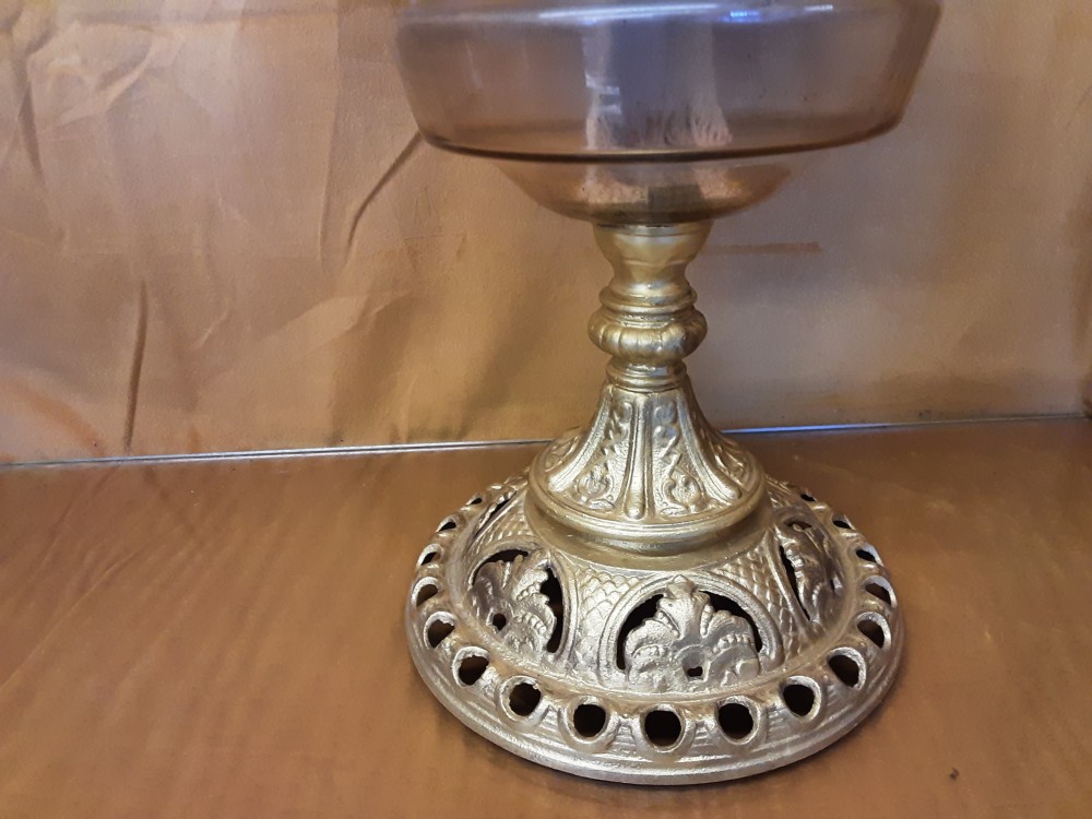 LAMPE A PETROLE GM PIED DORE VERRE ET OPALINE