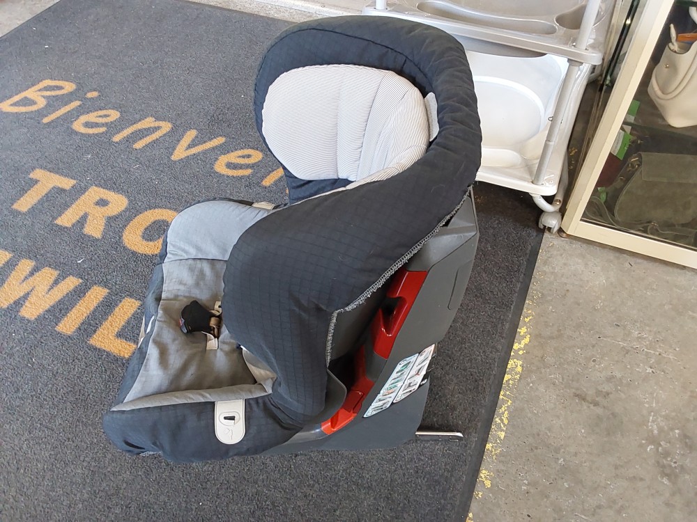 SIEGE AUTO FIXATION RAPIDE