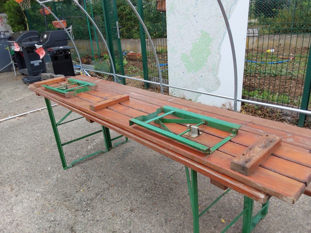 TABLE+ 2 BANCS DE BRASSERIE PLIABLE