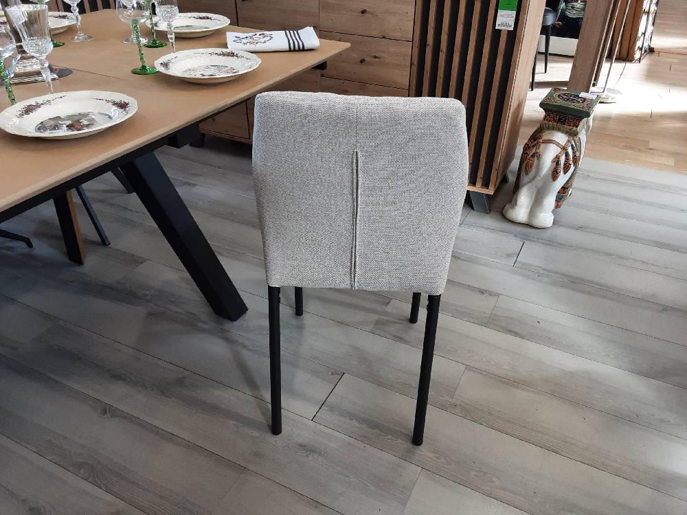 CHAISE ECO ECRU EN TISSU MOTIF CAPITONNÉ - PIEDS MÉTAL NOIR