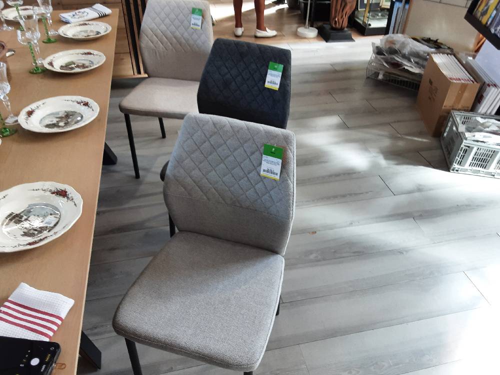 CHAISE ECO ECRU EN TISSU MOTIF CAPITONNÉ - PIEDS MÉTAL NOIR