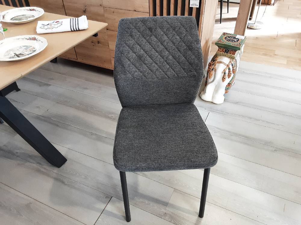 CHAISE ECO GRIS FONCE EN TISSU MOTIF CAPITONNÉ - PIEDS MÉTAL NOIR
