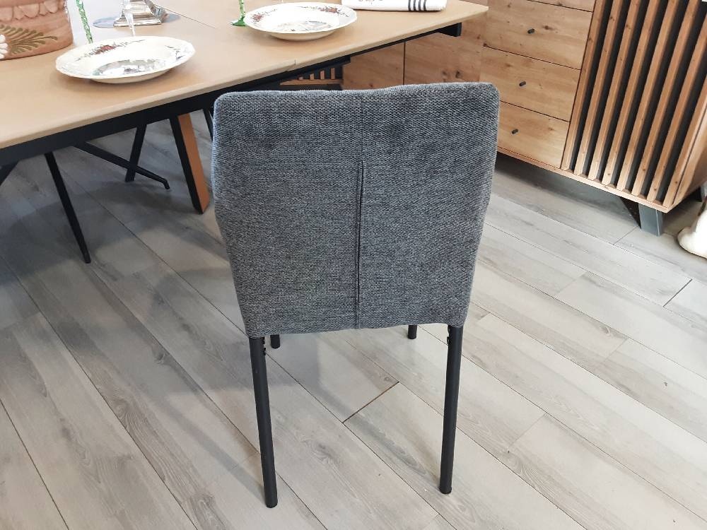 CHAISE ECO GRIS FONCE EN TISSU MOTIF CAPITONNÉ - PIEDS MÉTAL NOIR