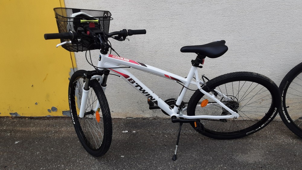 VTT BTWIN ROCKRIDER 340 BLANC ET NOIR 26 POUCES