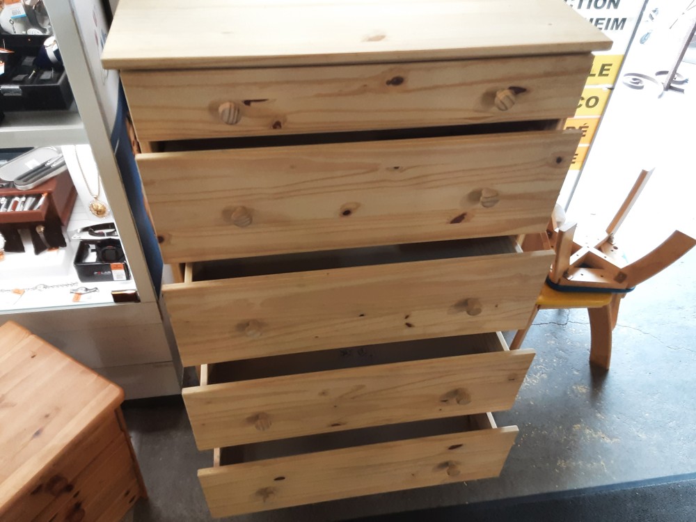 COMMODE EN PIN 5 TIROIRS