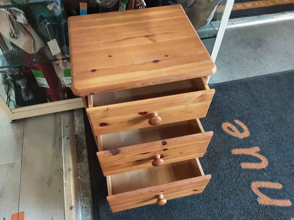 CHEVET EN BOIS 3 TIROIRS