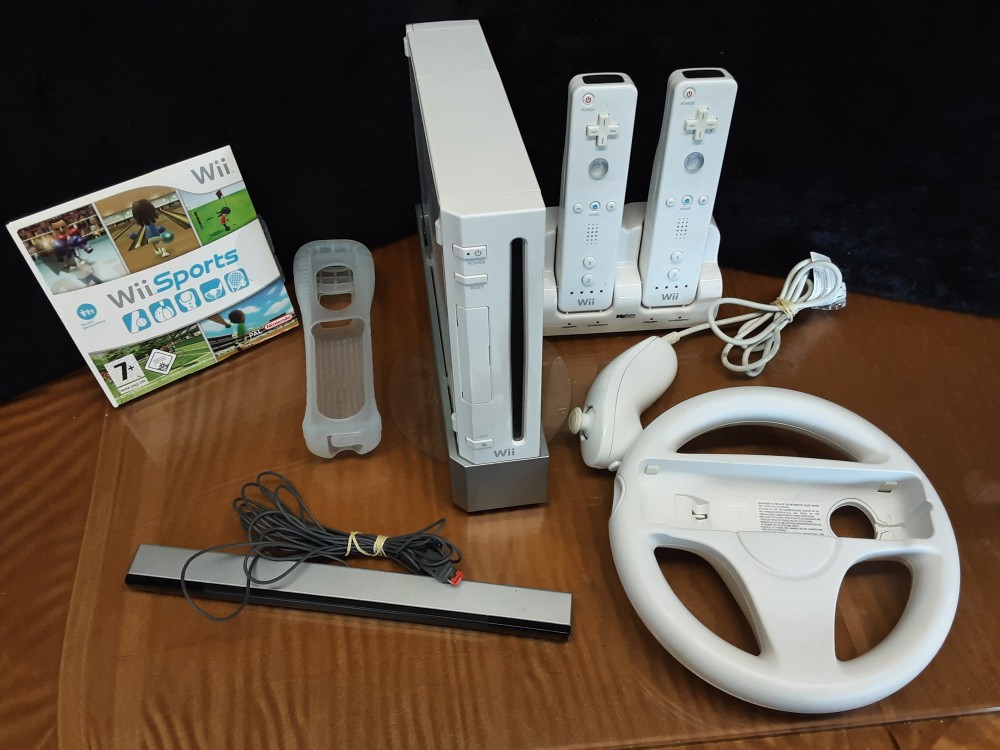 CONSOLE WII + 2 MANETTES + WII SPORT