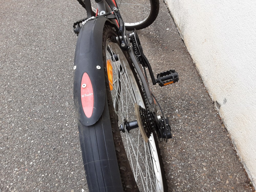 VELO VTT ROCKRIDER GRIS ET ROUGE 26 POUCES
