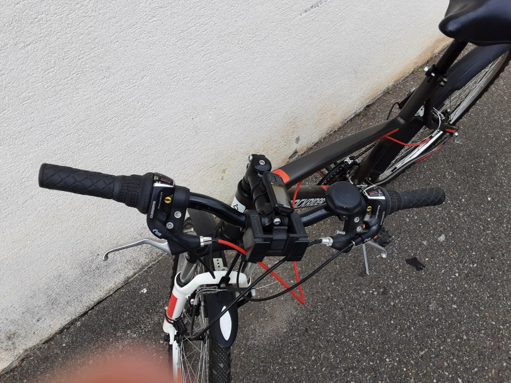 VELO VTT ROCKRIDER GRIS ET ROUGE 26 POUCES