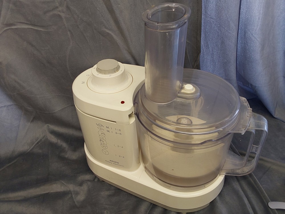 ROBOT MULTIFONCTION KRUPS AVEC DIVERS ACCESSOIRES