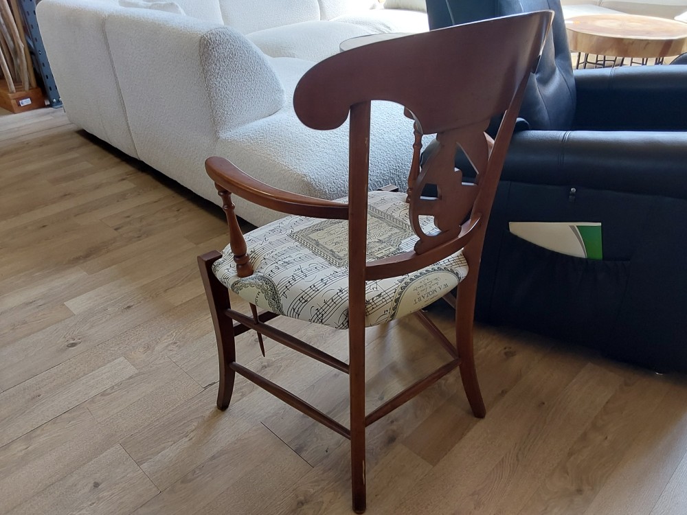 FAUTEUIL MERISIER DECOR NOTES DE MUSIQUE ET INSTRUMENT