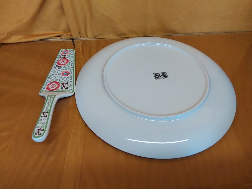 PLAT A GATEAU + PELLE A TARTE EN PORCELAINE