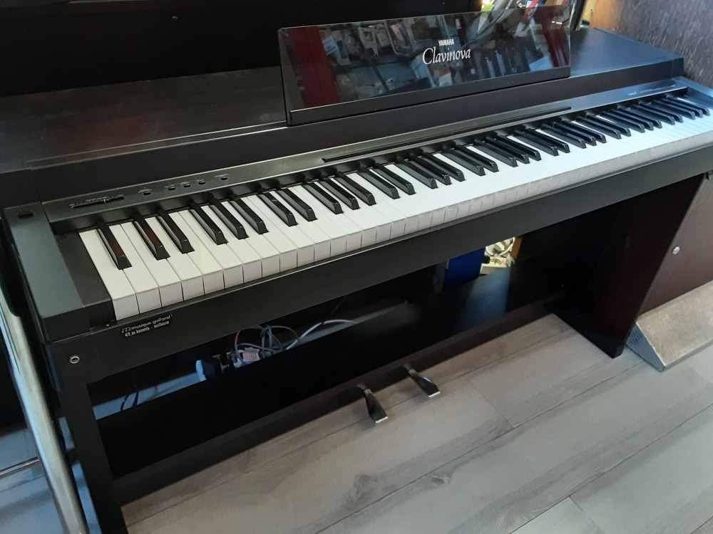 PIANO ELECTRIQUE YAMAHA CLAVINOVA CLP- 50