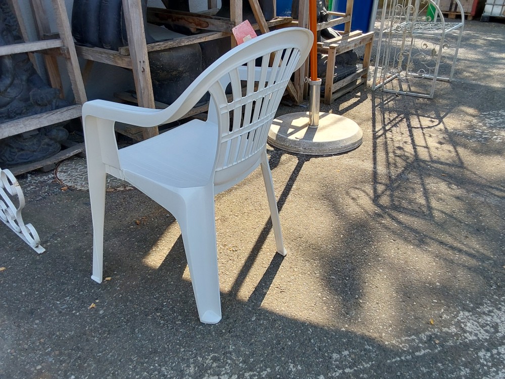 FAUTEUIL D’EXTERIEUR EN PVC BLANC