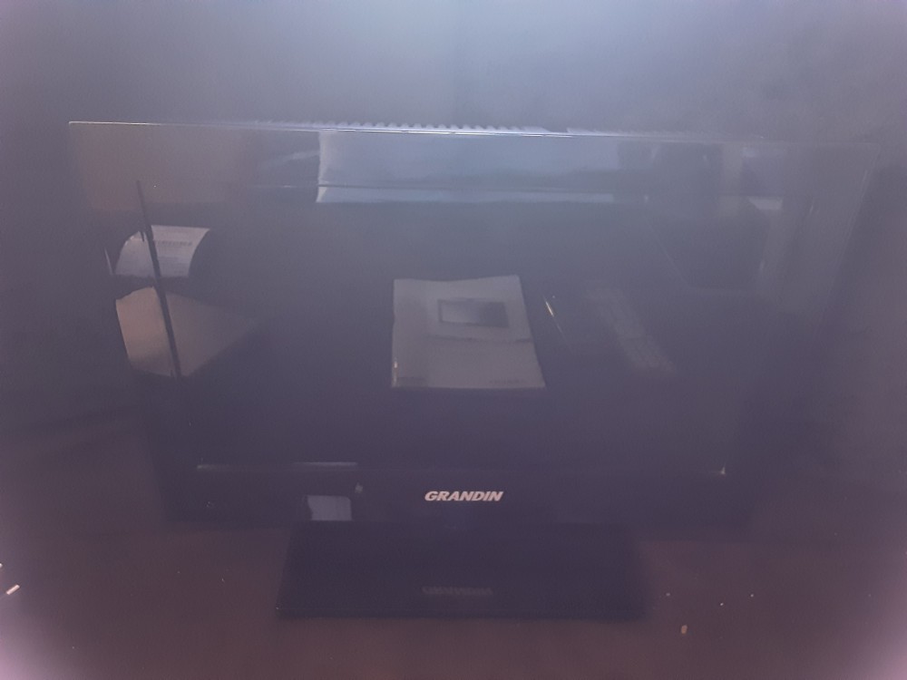 TELEVISEUR GRANDIN 40CM AVEC DECODEUR + TÉLÉCOMMANDES